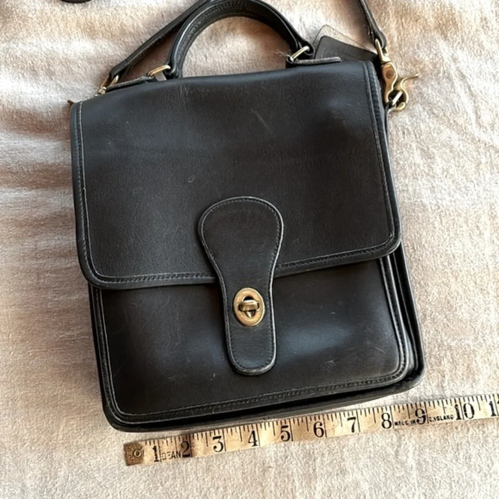 Vintage Coach Classic Leather Crossbody - Picture 12 of 13